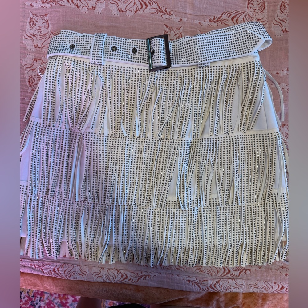 White Fringe Mini Skirt with Belt - Picture 5 of 10